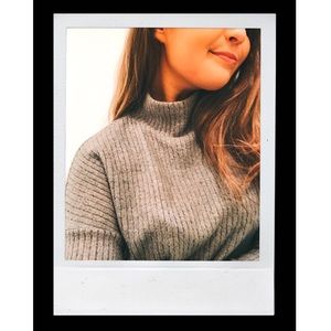 A gray soft turtleneck